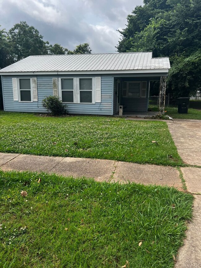 Building Photo - 2662 Olive St