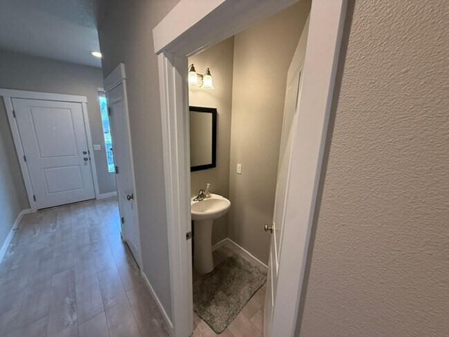 Photo - Air Conditioned 3 Bed 2.5 Bath