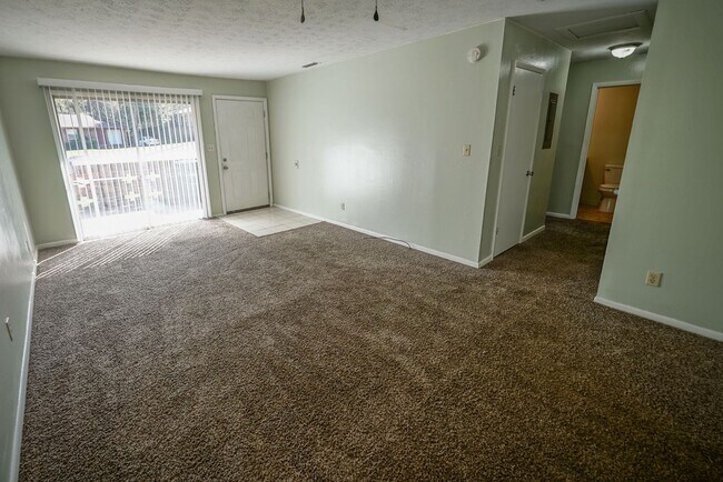 Photo - 2/2 Townhome off Hartsfield Rd. (with bonus room that can be used as 3rd bedroom)