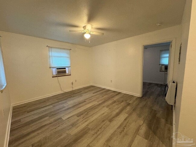 Photo - 205 Holmes Dr