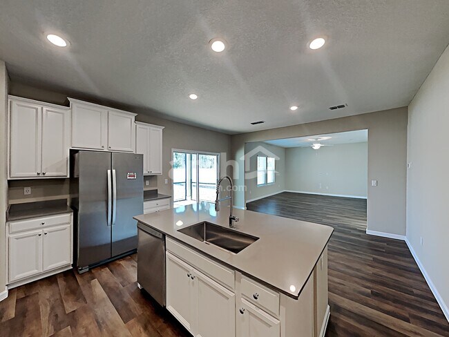 Photo - 219 Hemlock Pt