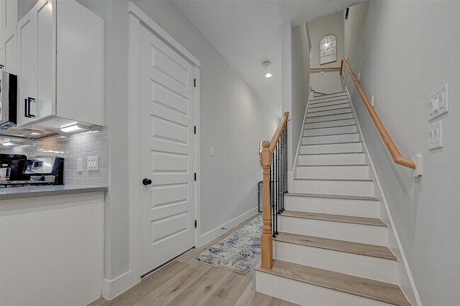 Photo - 2105 Sam Wilson St