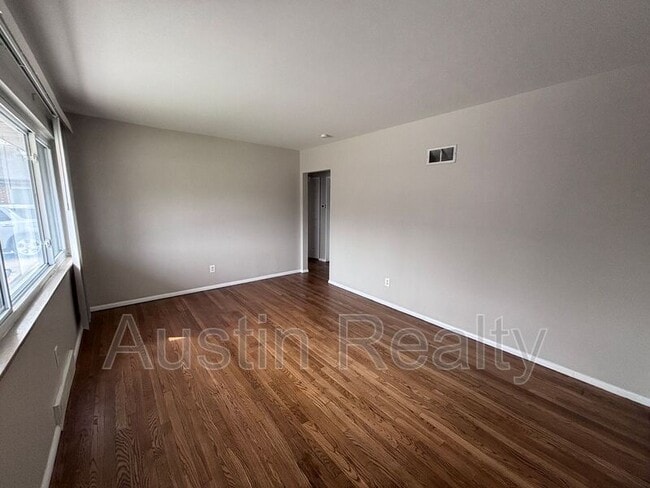 Photo - 8634 Burton Ave Unidad B