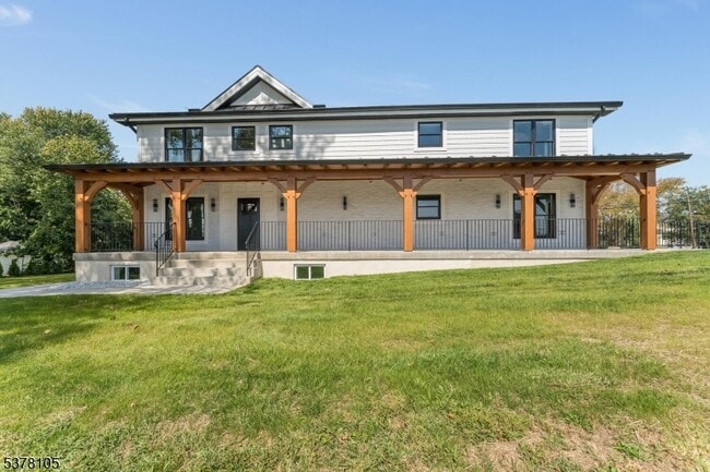 Photo - 535 St James Ave