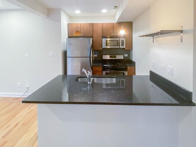 1634 W Grace St Unit 2E