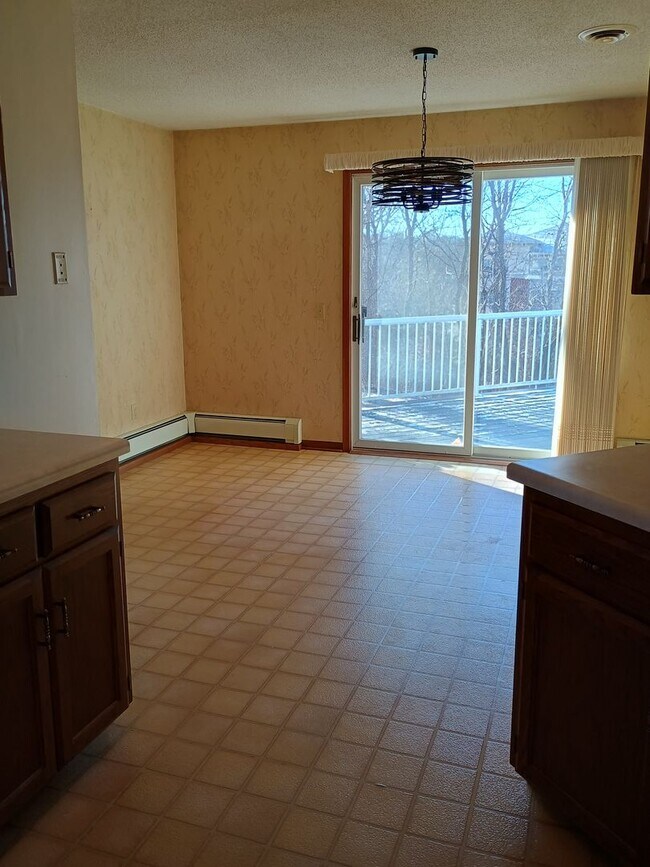 Photo - AVAILABLE 4/01/26 Large 2 Bedroom 1 Bath Main Floor Home