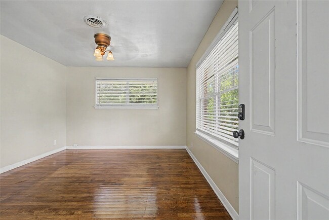 Photo - 802 Cline St