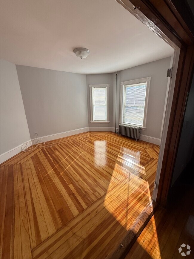 Building Photo - 68 Willow Ave Unit 2 Rental