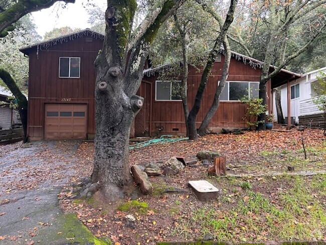 Building Photo - Sonoma 4 Bedrooms, 2 Baths Lovely Backyard Rental