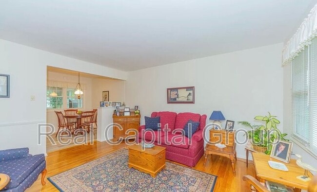 Photo - 109 Locust Park