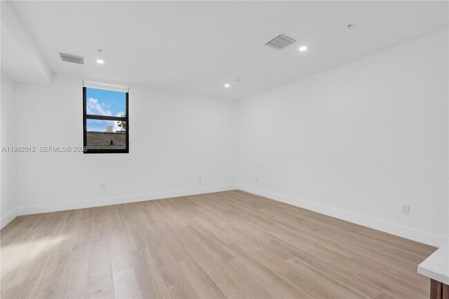 Photo - 1037 NW 2nd St Unit 2B