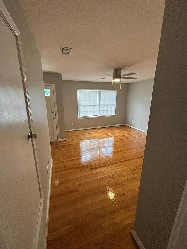 Photo - 320 Vanderbilt Dr