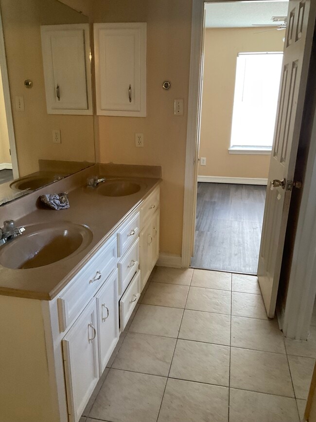 Photo - 10610 Mills Way