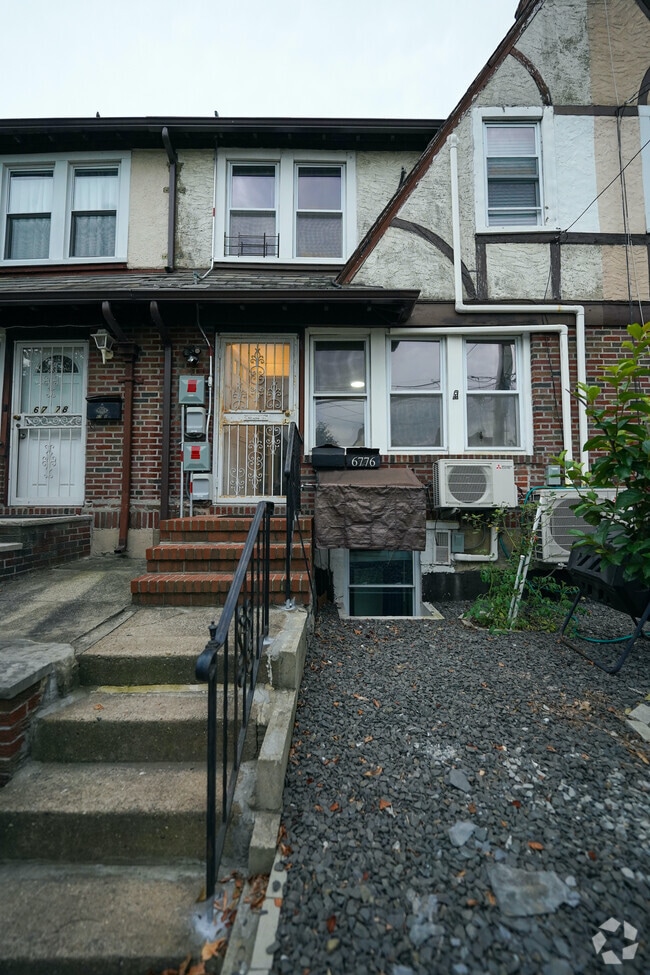 Building Photo - 6776 Dartmouth St Rental