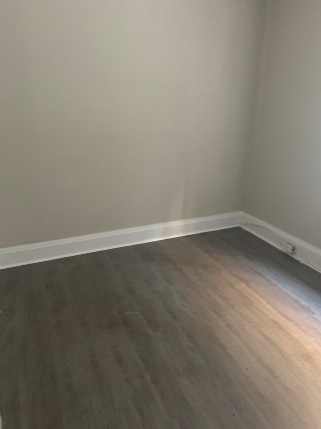 Photo - 1475 King St W