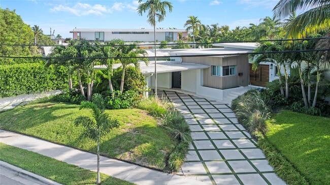 Photo - 815 NE 76th St