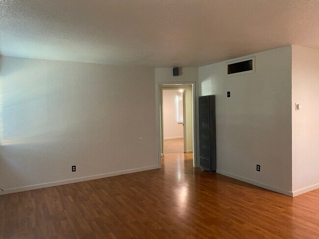 Photo - 1211 E Lansing Way