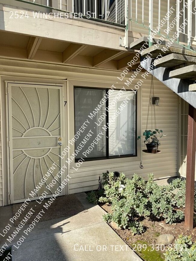 Photo - 2524 Winchester Dr