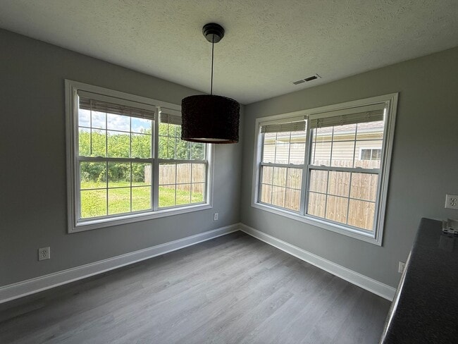 Photo - Spacious 3 bedroom, 2 bath house near GM, Magna, and Industrial Park.