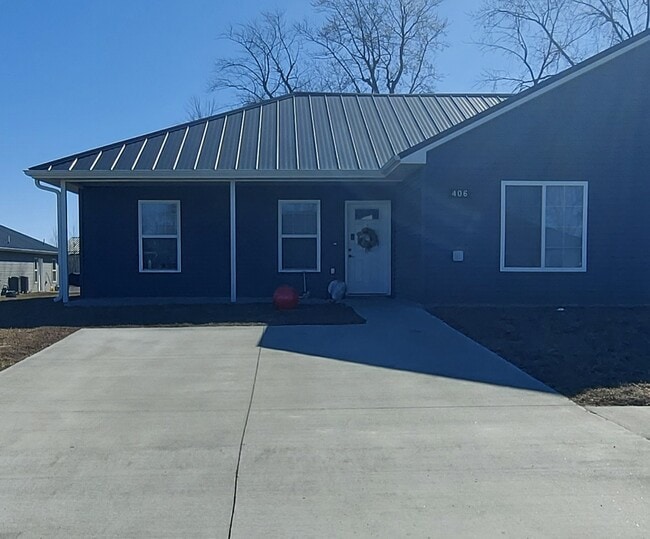 Building Photo - 406 Eagle St