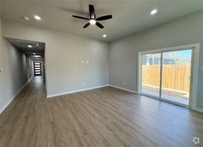 Building Photo - 2015 Stuart St Rental