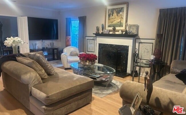 1664 Benedict Canyon Drive