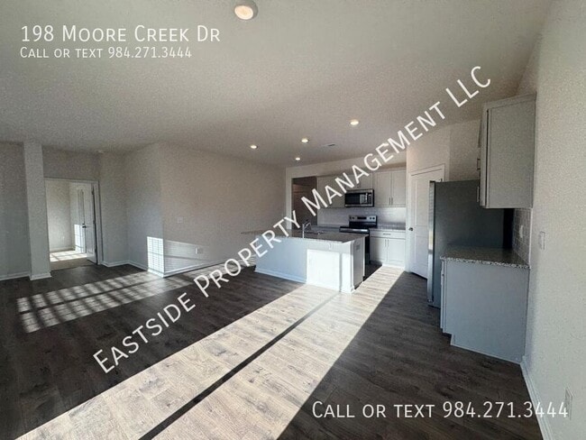 Photo - 198 Moore Crk Dr