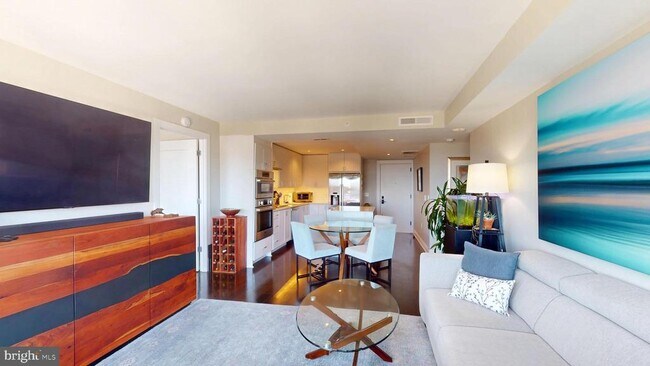 Photo - 925 N Fairfax St Unidad 804