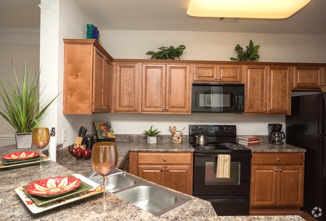 2BR, 2BA - 1,463 SF