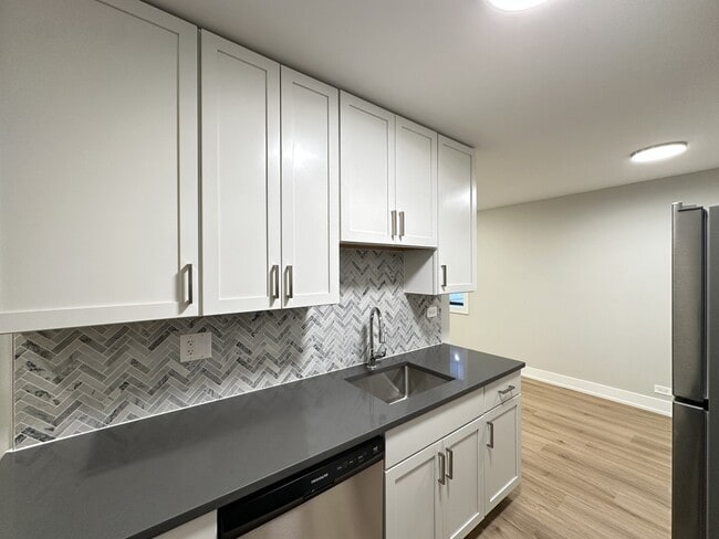 Photo - 503 W Aldine Ave Unit J05P