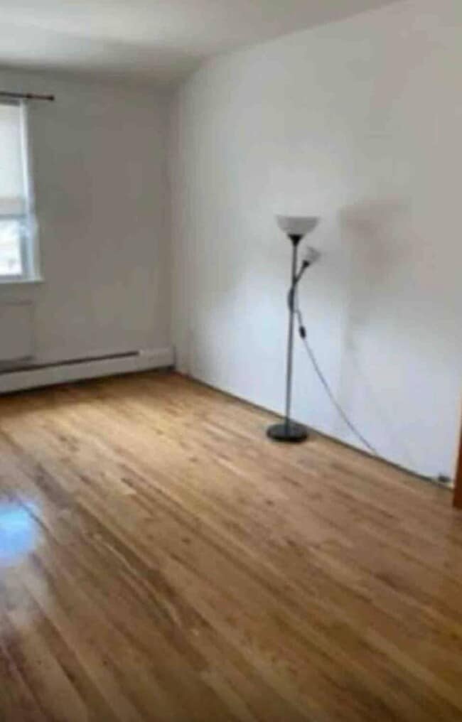 Photo - 71-61-61170 170th St