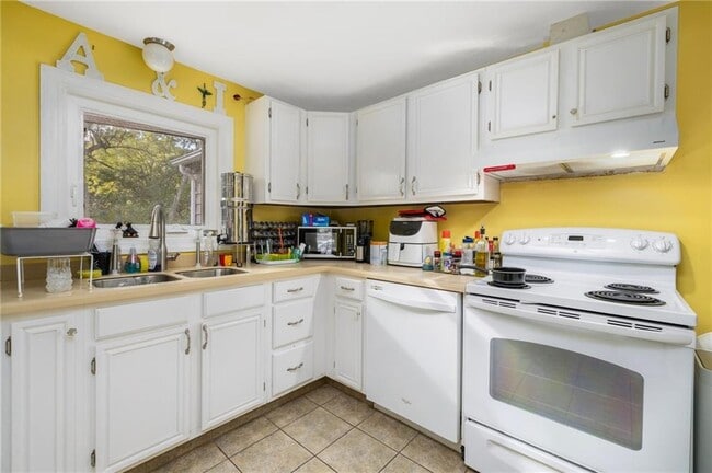 Photo - 61 School St