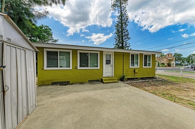 Photo - Cozy and stylish duplex in Bradenton, your home away from home! Pet friendly Unit 1701 13th St W A