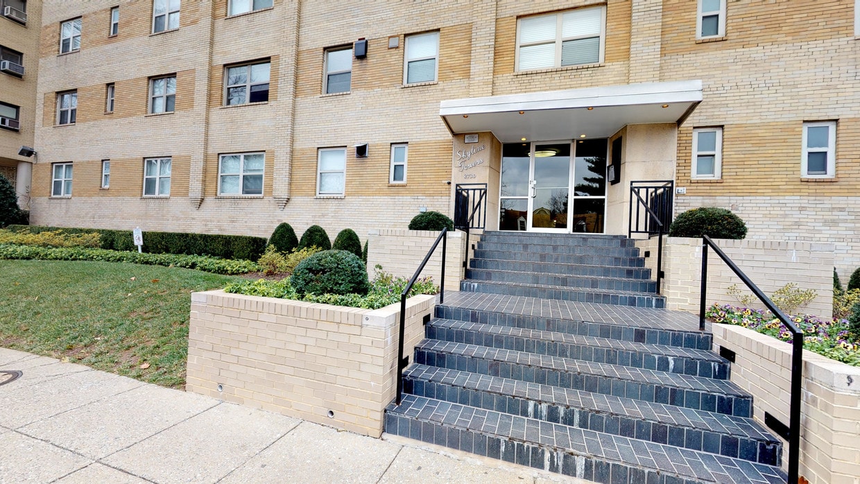 Photo - Skyline Towers Apartments