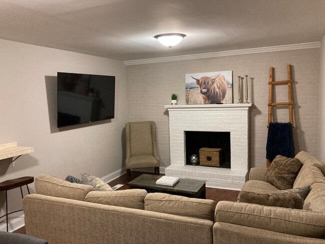 Photo - 209 E Knox St