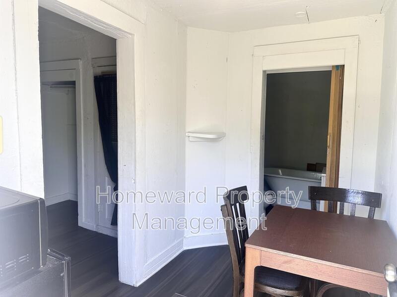 Photo - 3803 Meadowbrook Dr Unidad 2 Rental