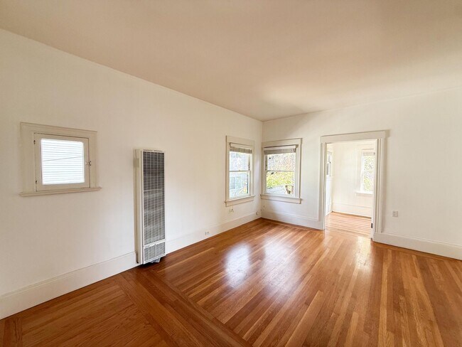 Photo - 2208 Ward St Unit B