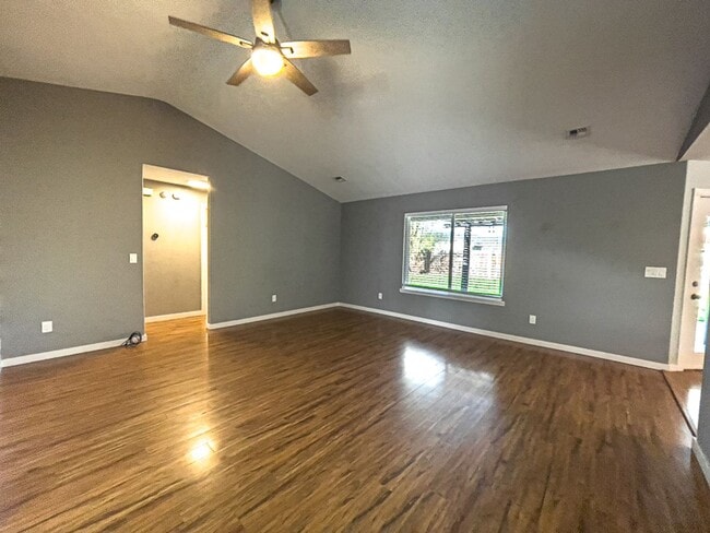 Photo - Beautiful SW Medford home in quiet neighborhood 3 car garage