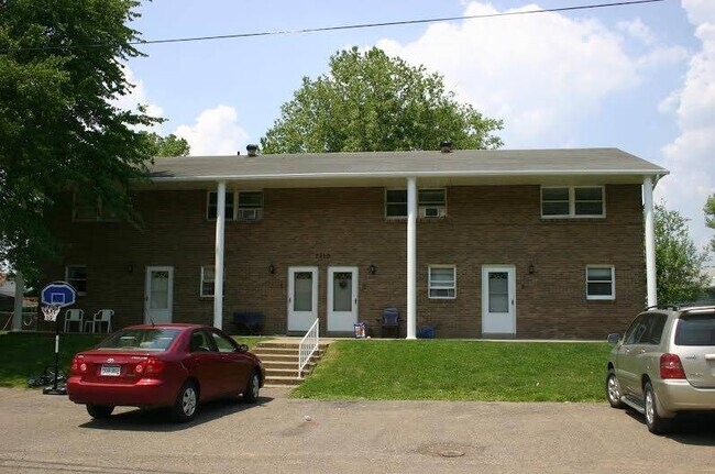 Building Photo - 2910 Fernwood Ave