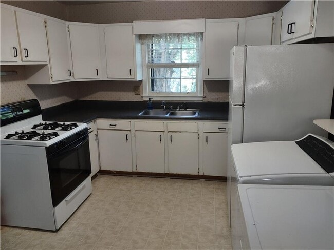 Photo - 1687 Beacon Hill Blvd NE