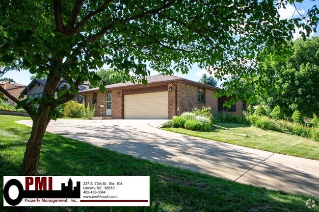 Building Photo - 3 Bedroom and 2 bathroom House for rent