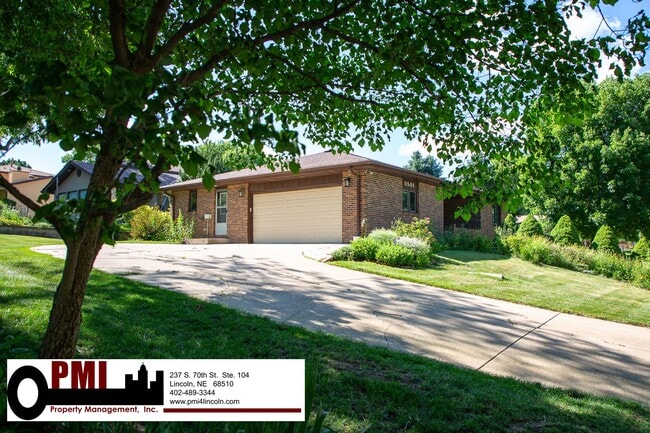 Building Photo - 3 Bedroom and 2 bathroom House for rent