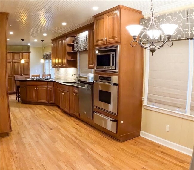 Photo - 998 Ferncliff Rd NE