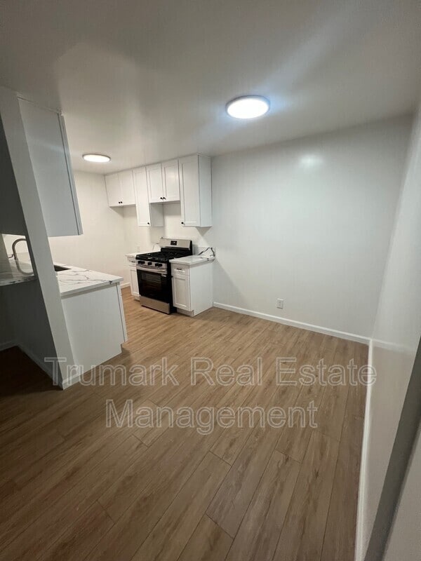 Photo - 2719 Montrose Ave Unit 3