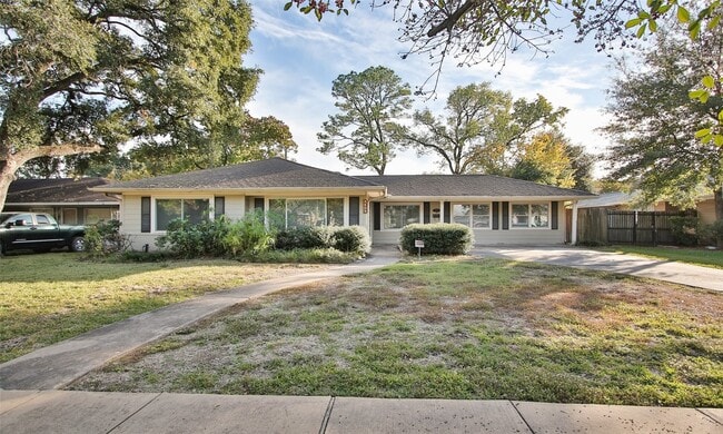 Building Photo - 4809 Saxon St