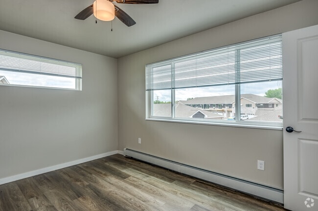 2BR, 2BA - 929SF - Bed Main