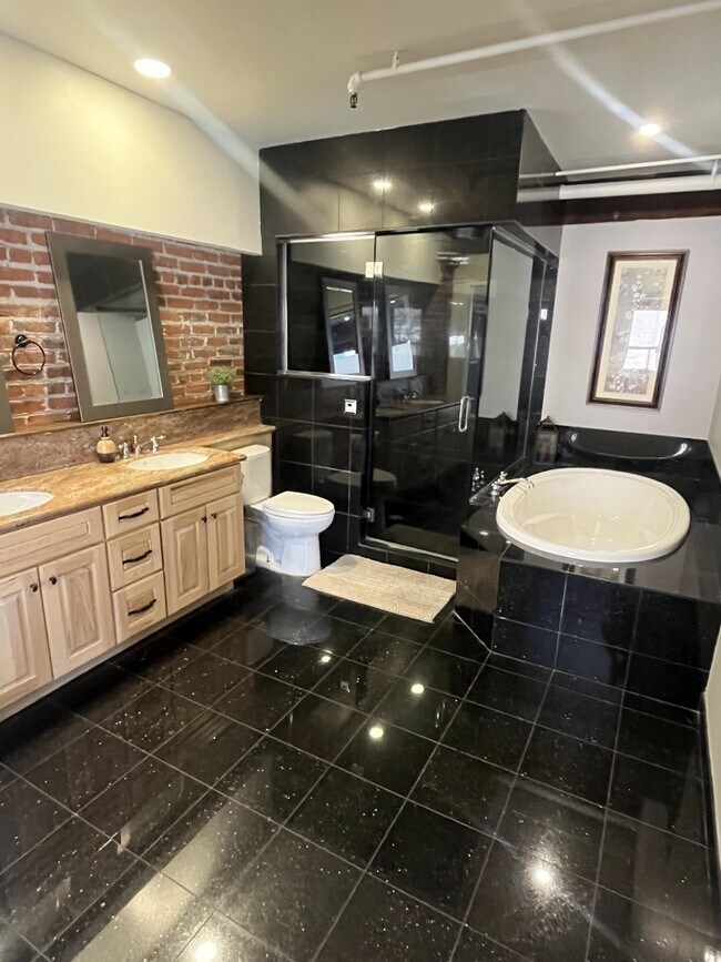 baño - 1940 Blake St Unidad 200