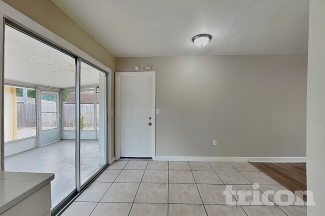 Photo - 607 65th Ave W