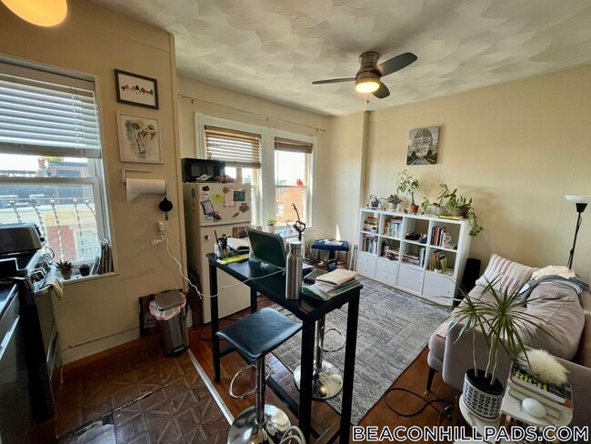 Building Photo - 108 Myrtle St