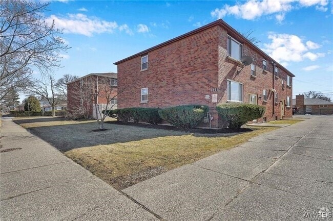 Building Photo - 626 Kenmore Ave Rental